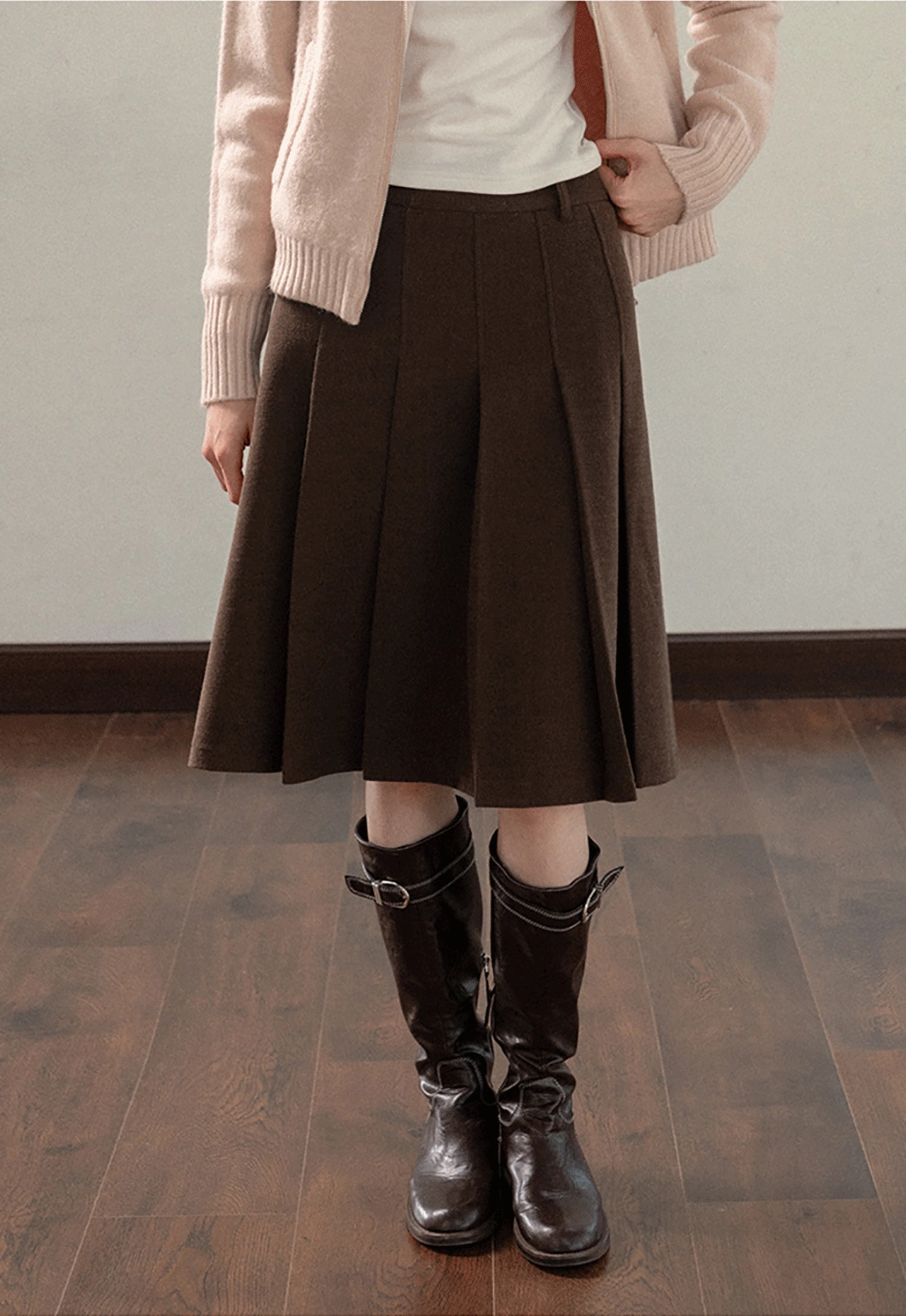 Women’s High-Waisted Pleated Skirt in Brown