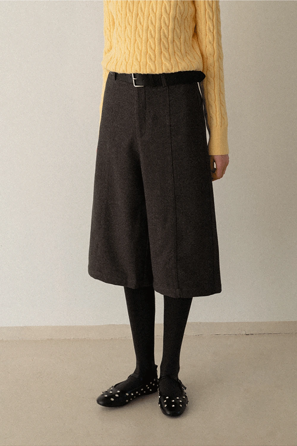 Elegant Woolen Three-Quarter Pants