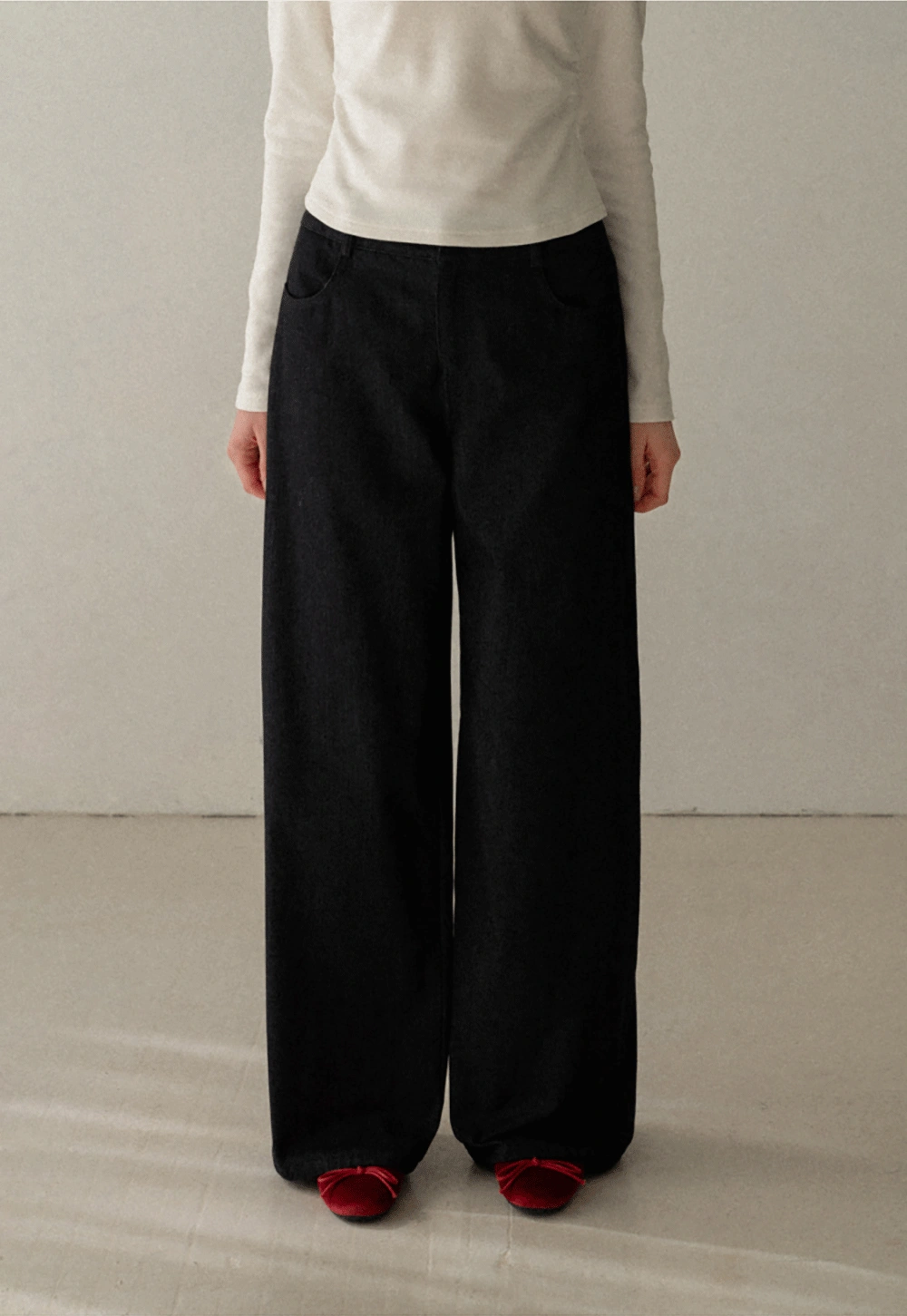 Women High-Waisted Wide-Leg Jeans