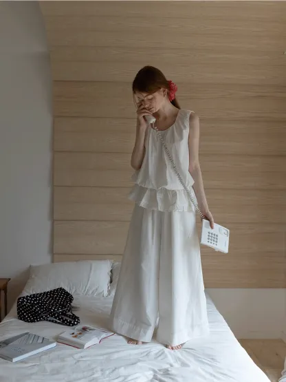 Sleeveless layered top and wide-leg pants