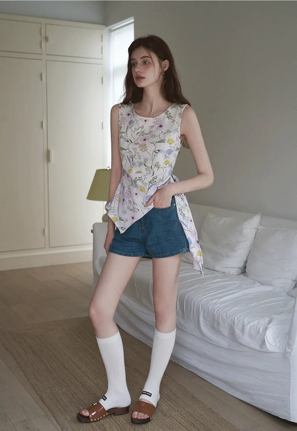Women's Split Hem Denim Shorts with Pocket Design