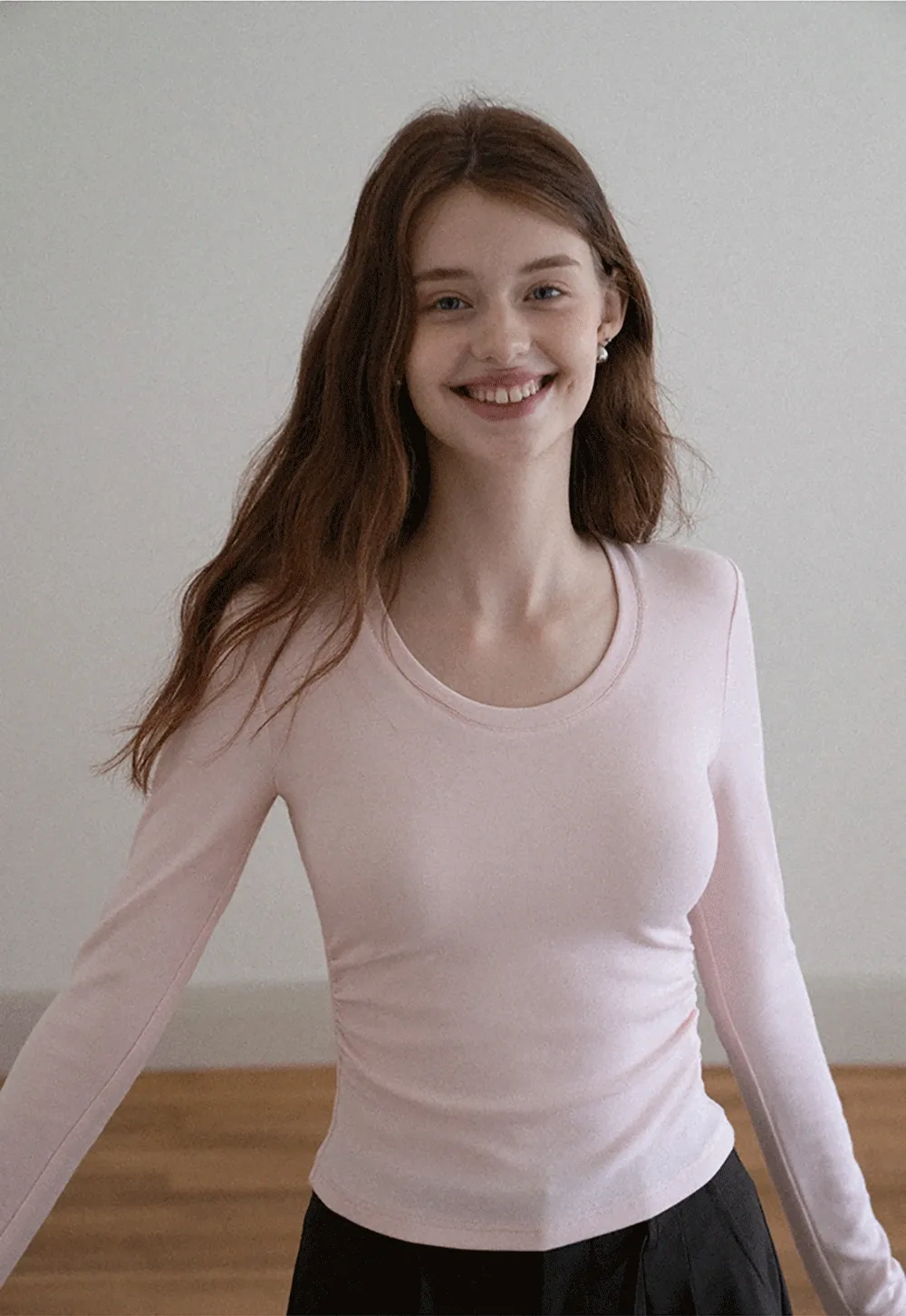 Women Long Sleeve Side Ruched Scoop Neck Crop Top