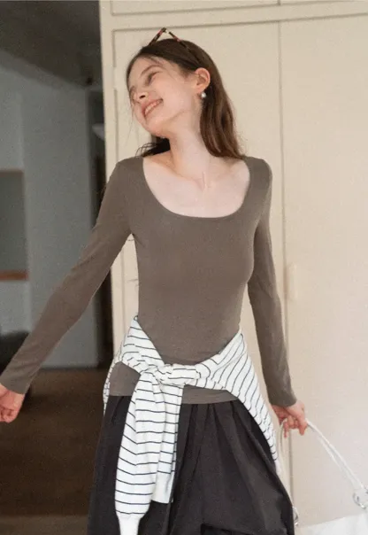 Women's Scoop-Neck Long-Sleeve Tee