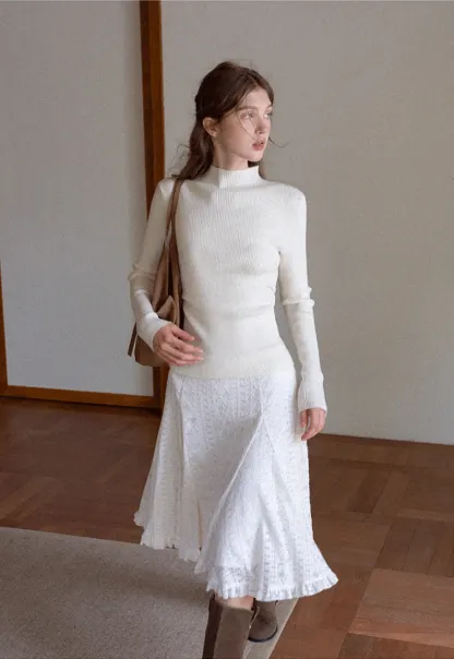 Elegant Ribbed Knit Turtleneck Sweater