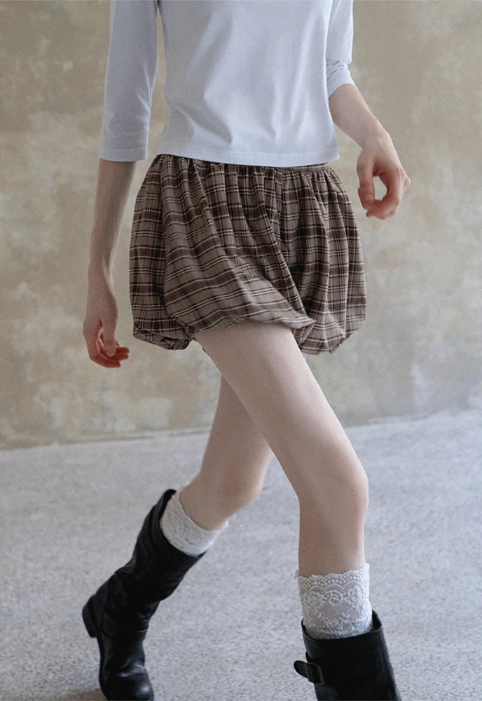 Women Plaid Bubble Hem Shorts
