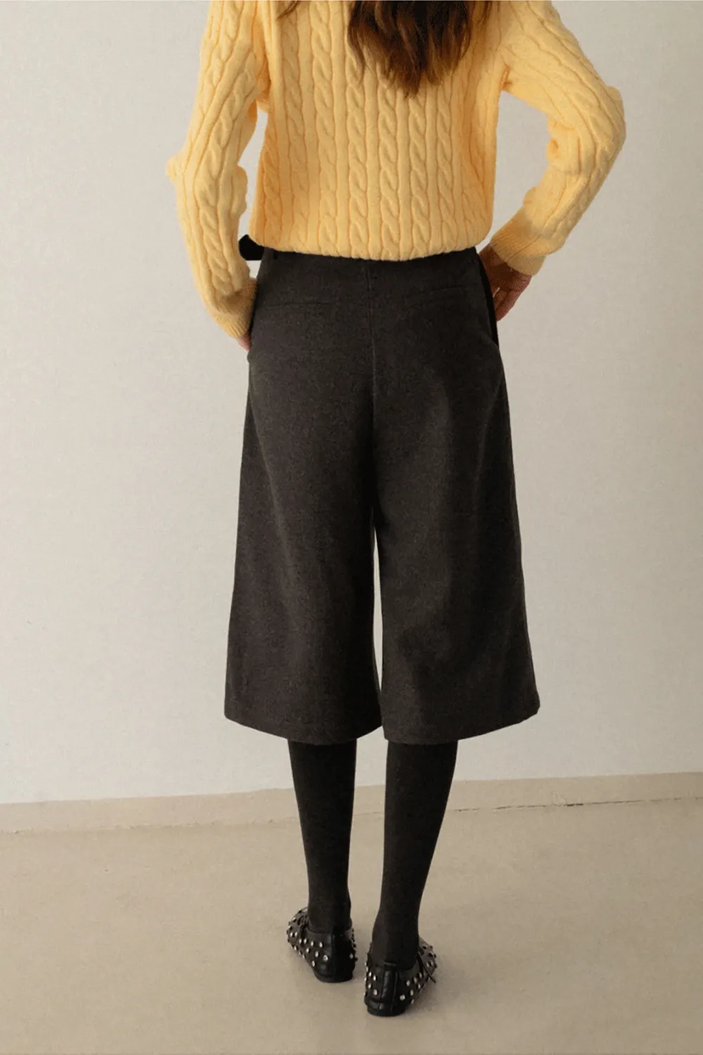Elegant Woolen Three-Quarter Pants
