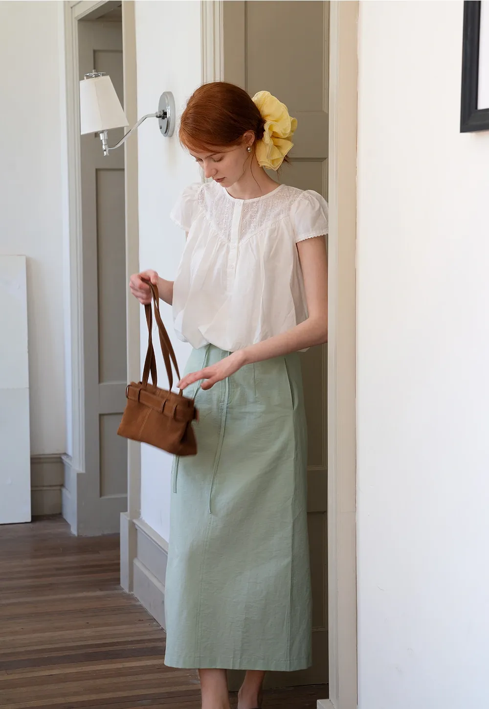 Women’s White Embroidered Button-Front Puff Sleeve Blouse