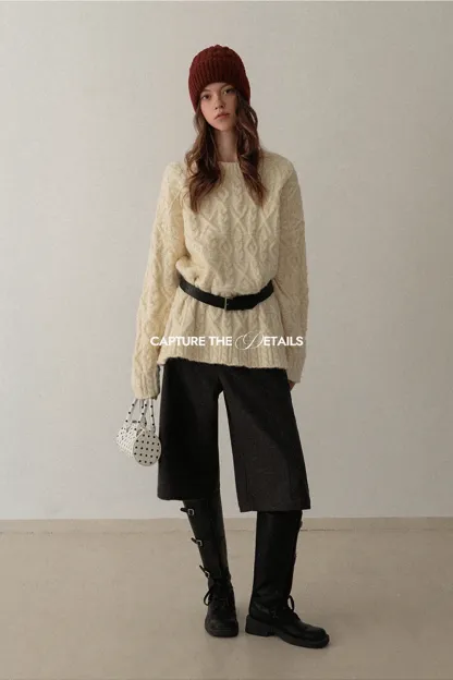 Elegant Woolen Three-Quarter Pants