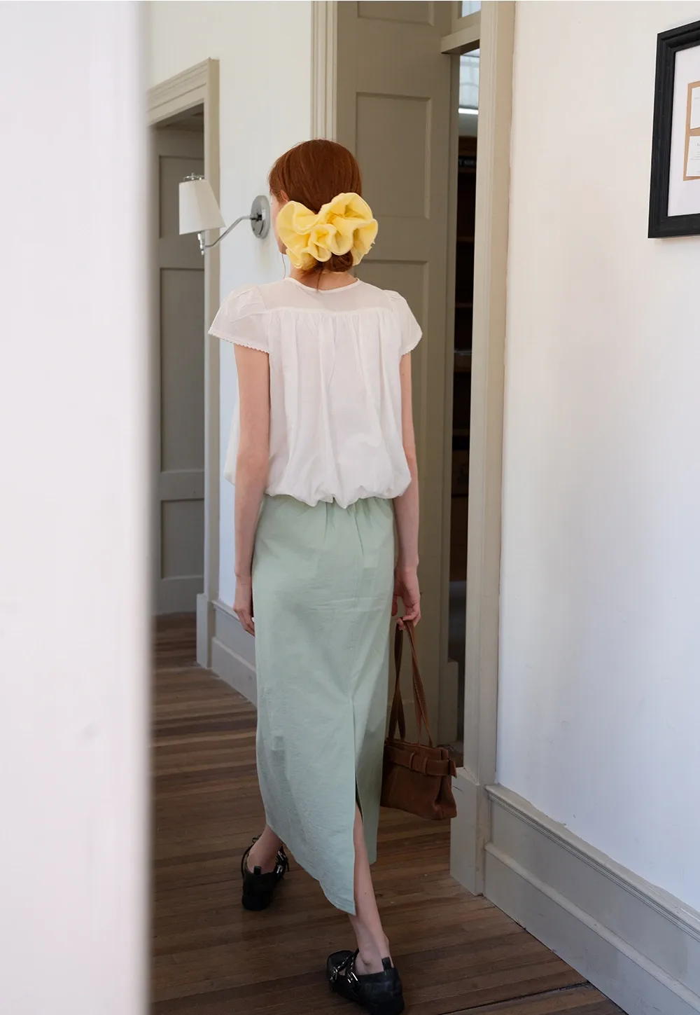 Women’s White Embroidered Button-Front Puff Sleeve Blouse