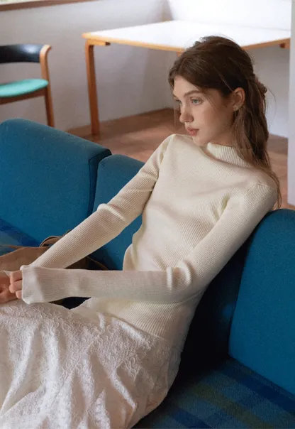 Elegant Ribbed Knit Turtleneck Sweater