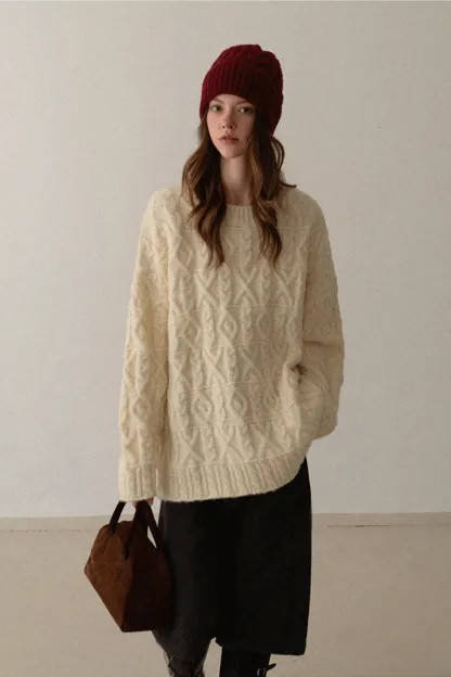 Elegant Woolen Three-Quarter Pants