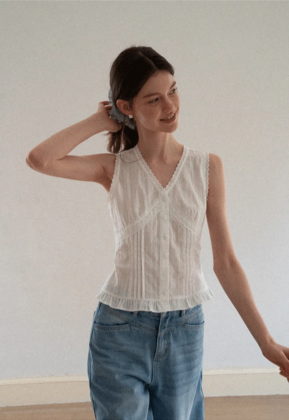 Lace Trim V Neck Sleeveless Shirt