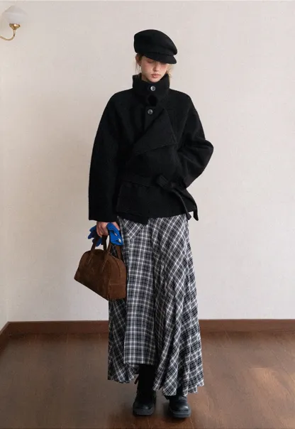 Classic Round Neck Cable Knit Slim Sweater