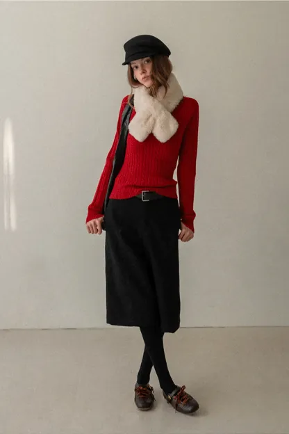 Elegant Woolen Three-Quarter Pants