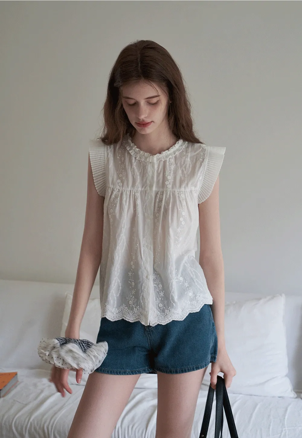 Women's Split Hem Denim Shorts with Pocket Design