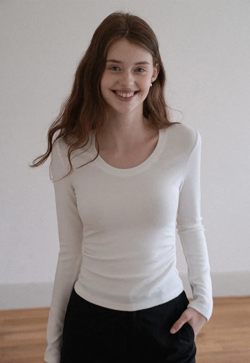 Women Long Sleeve Side Ruched Scoop Neck Crop Top