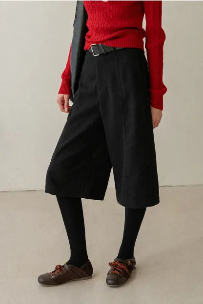 Elegant Woolen Three-Quarter Pants