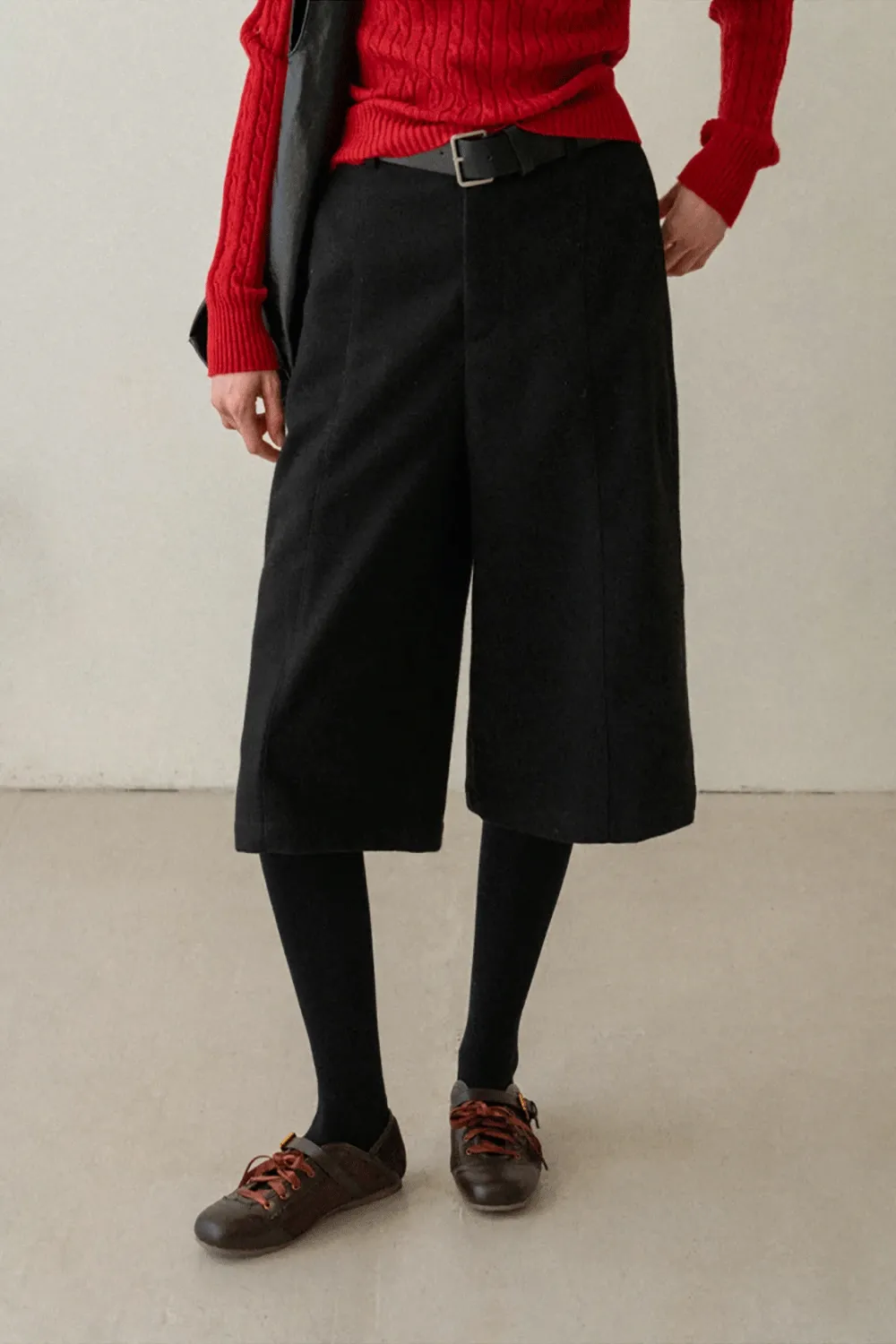 Elegant Woolen Three-Quarter Pants