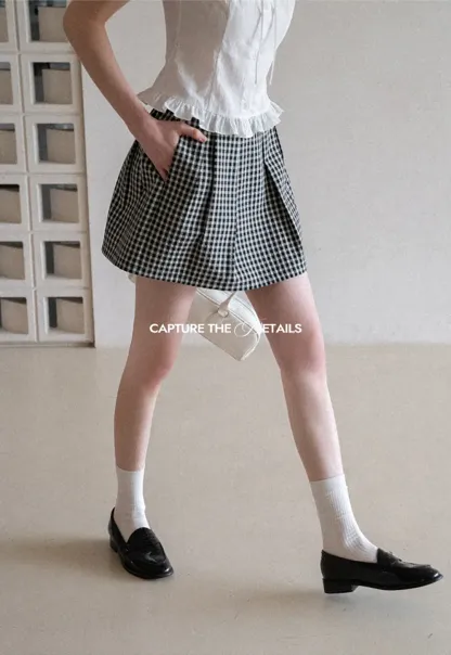 Plaid skirt with pleats and ruffled top