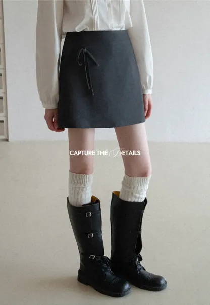 A-line mini skirt with front zipper closure