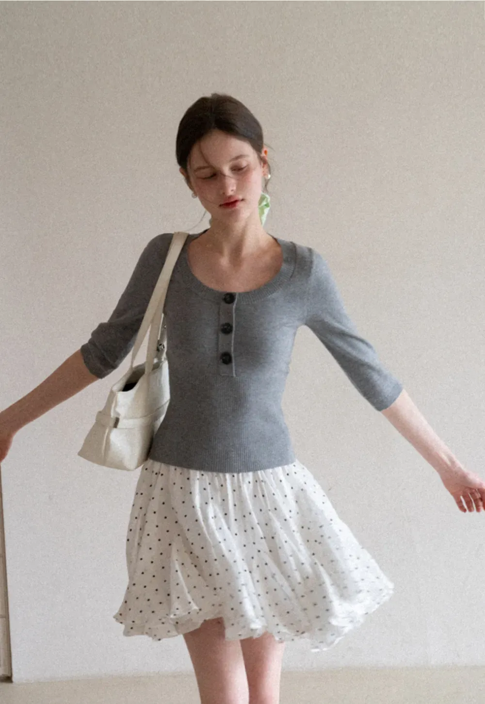 Woolen knit sweater with ribbed hem and cuffs