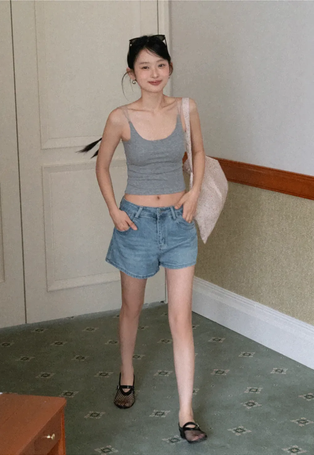 Thin strap scoop neck fitted tank top