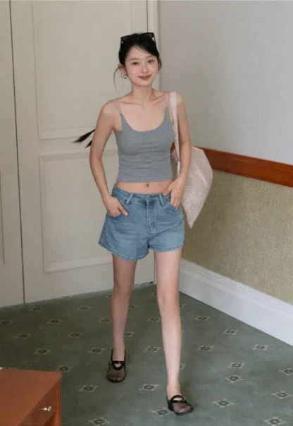 Thin strap scoop neck fitted tank top