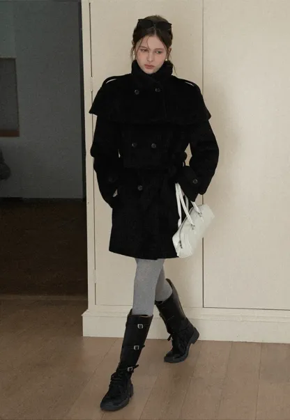 Elegant Wool Coat with Belted Design and Wide Collar