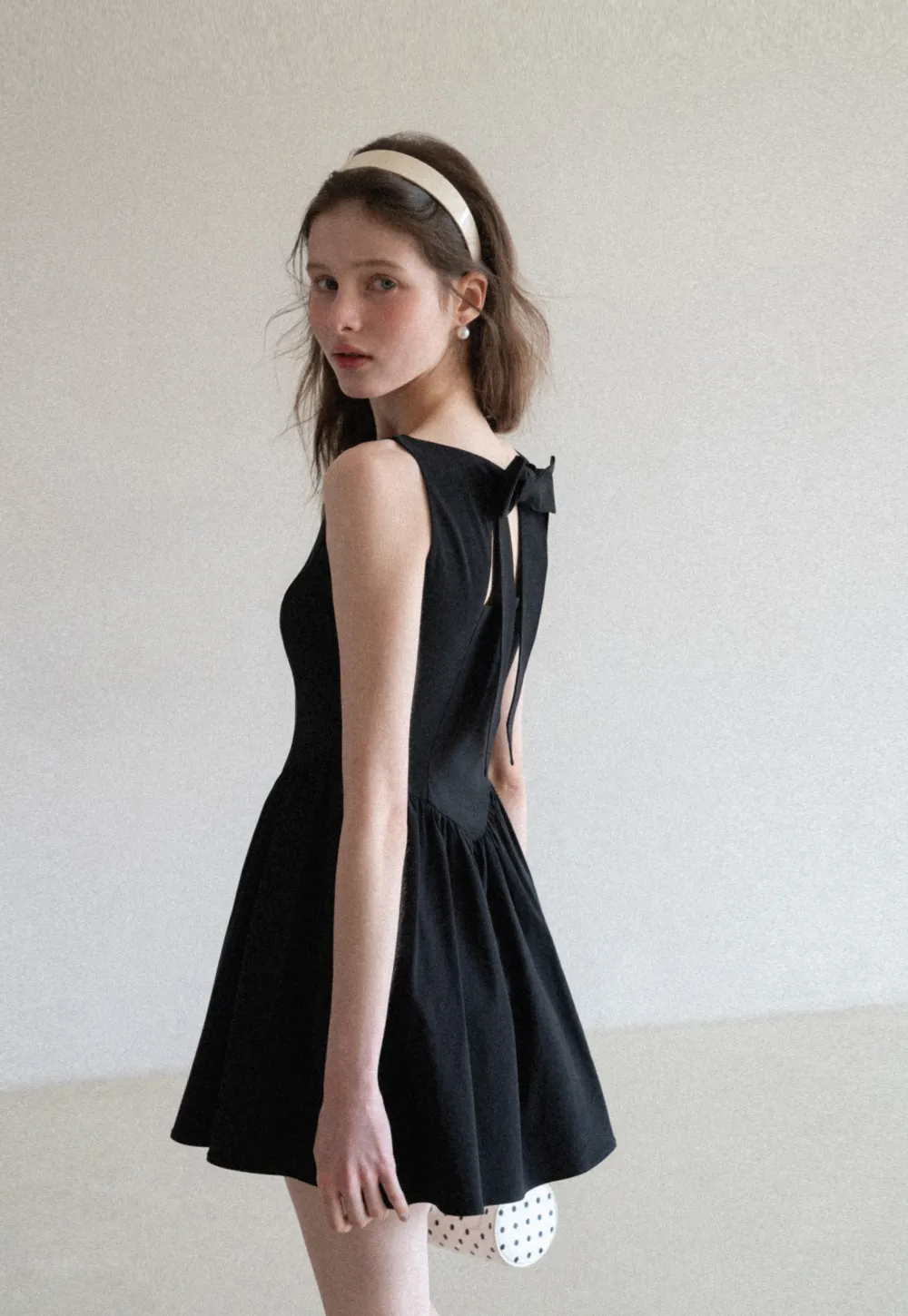 Sleeveless dress with back bow detail