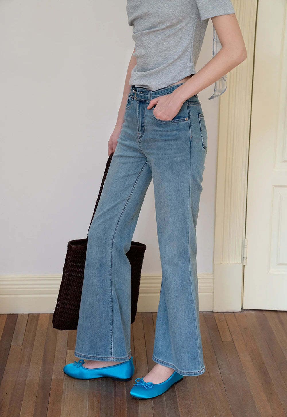 Women’s Flared Jeans with Belt