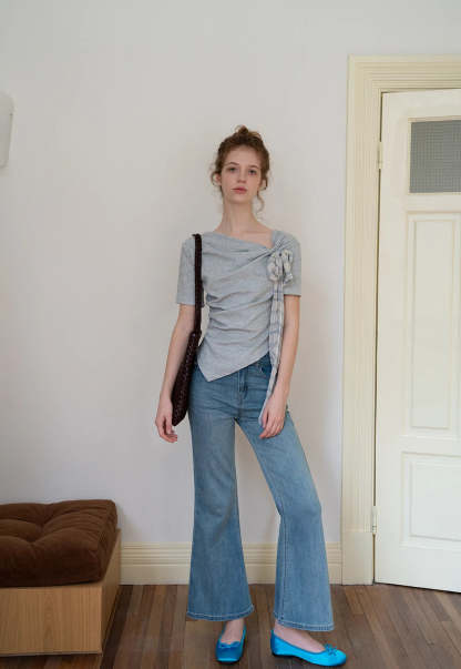 Women’s Flared Jeans with Belt