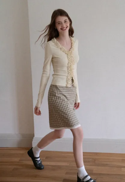 Women's Ruffle Trim V-Neck Long Sleeve Tee