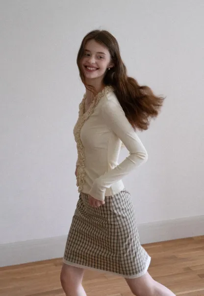 Women's Ruffle Trim V-Neck Long Sleeve Tee