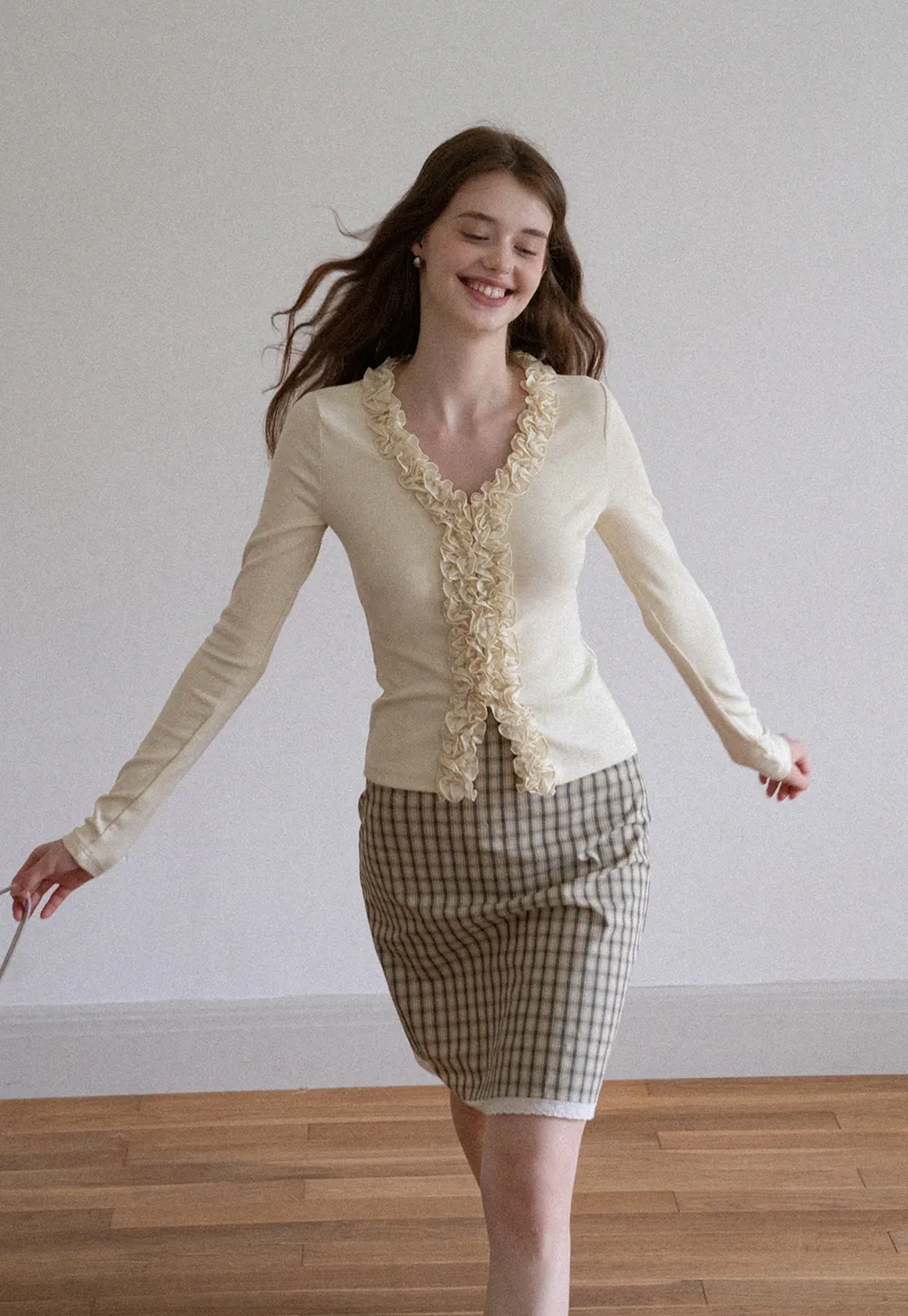 Women's Ruffle Trim V-Neck Long Sleeve Tee