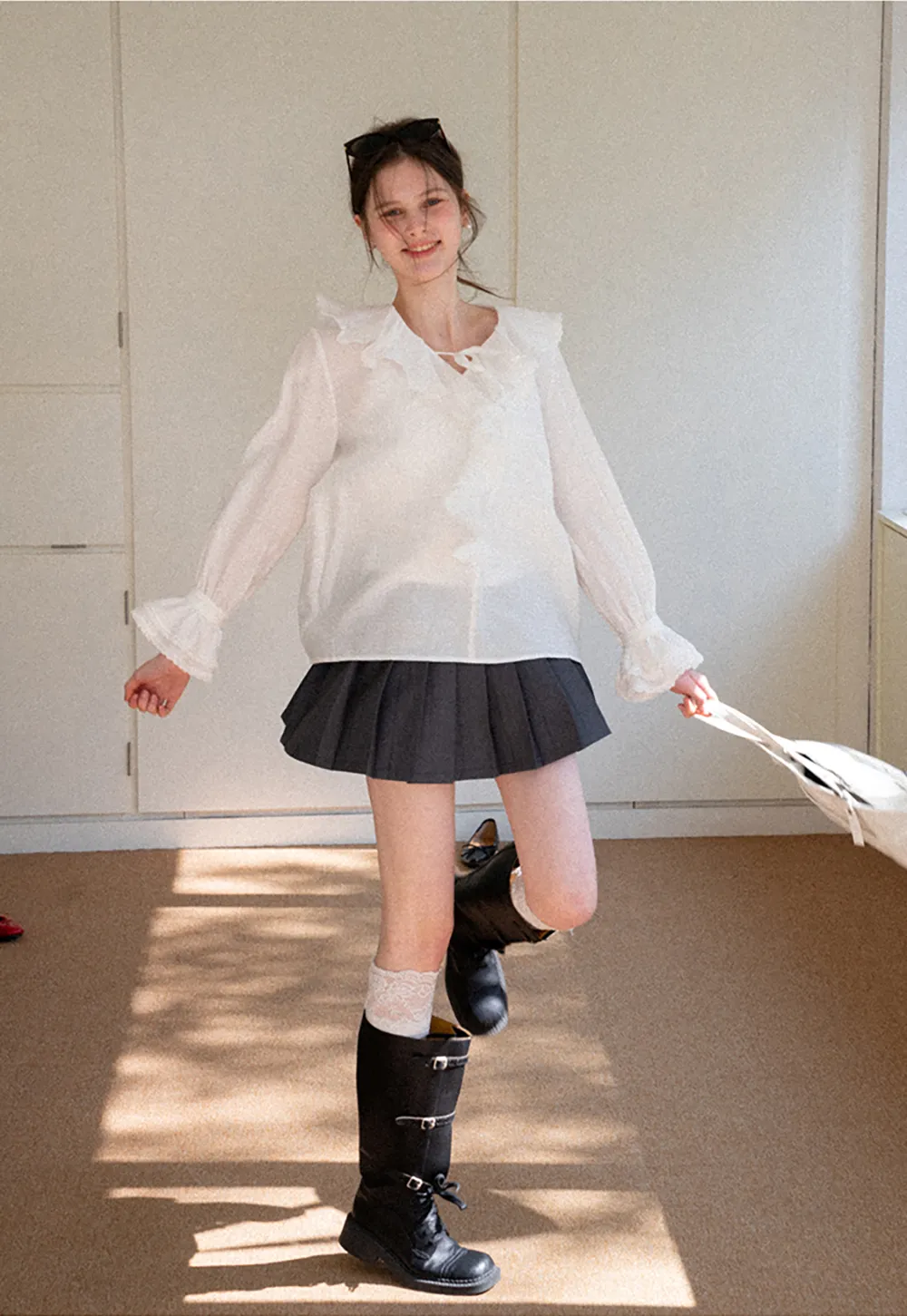 Pleated skirt with high waist and flared hem