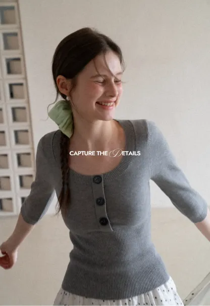 Woolen knit sweater with ribbed hem and cuffs