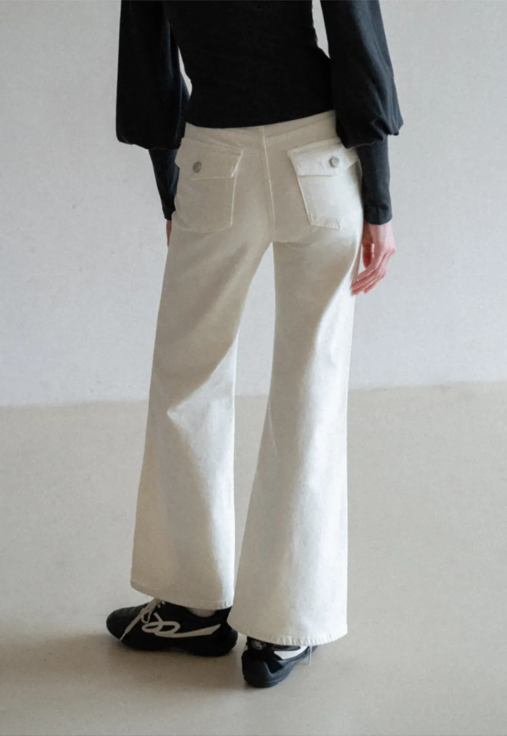 flared high waist jeans with back pocket design