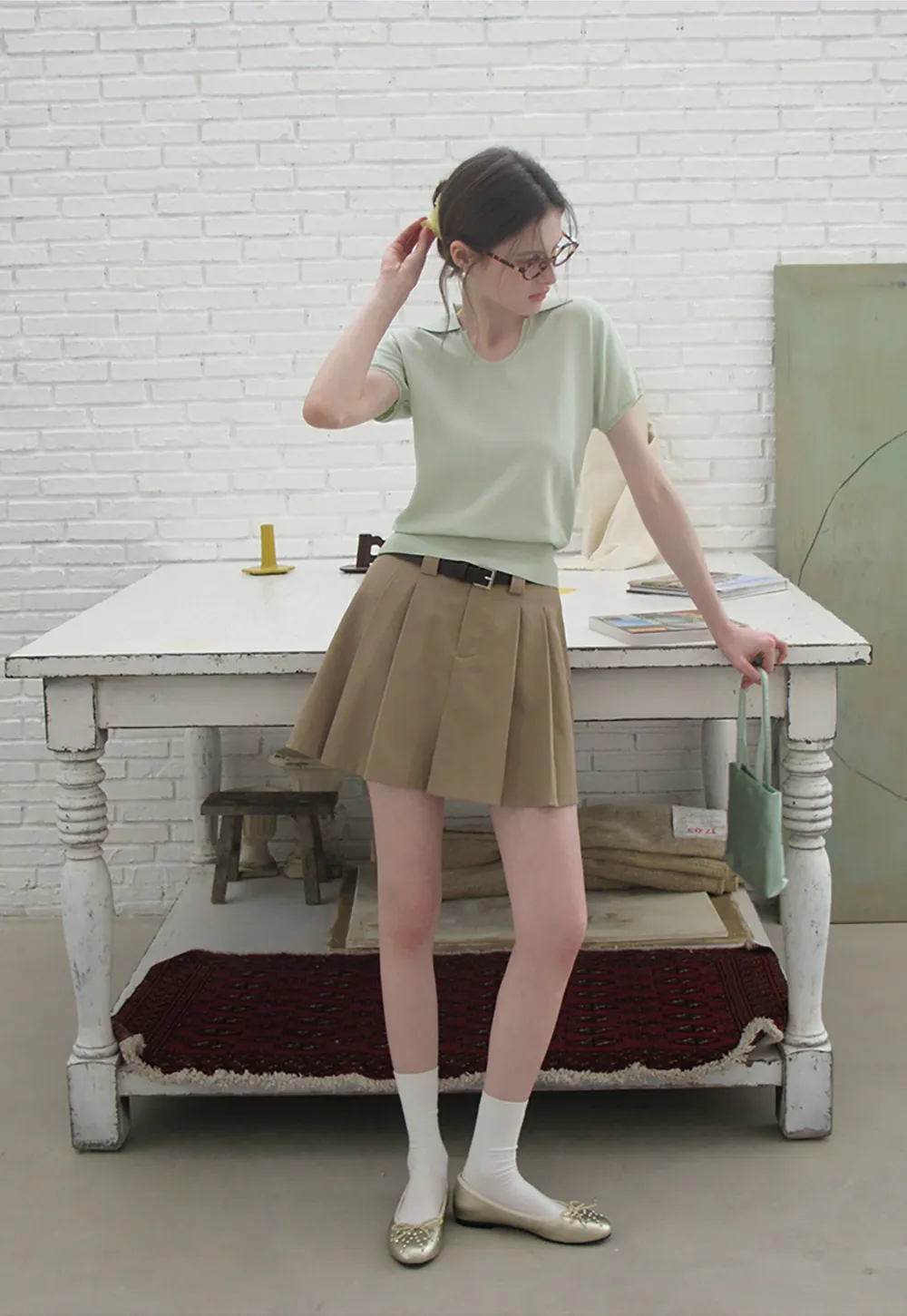 V Neck Short Sleeve Knit Sweater with Collar