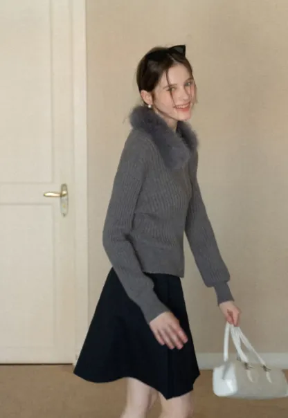 Elegant pleated midi skirt with high waist design