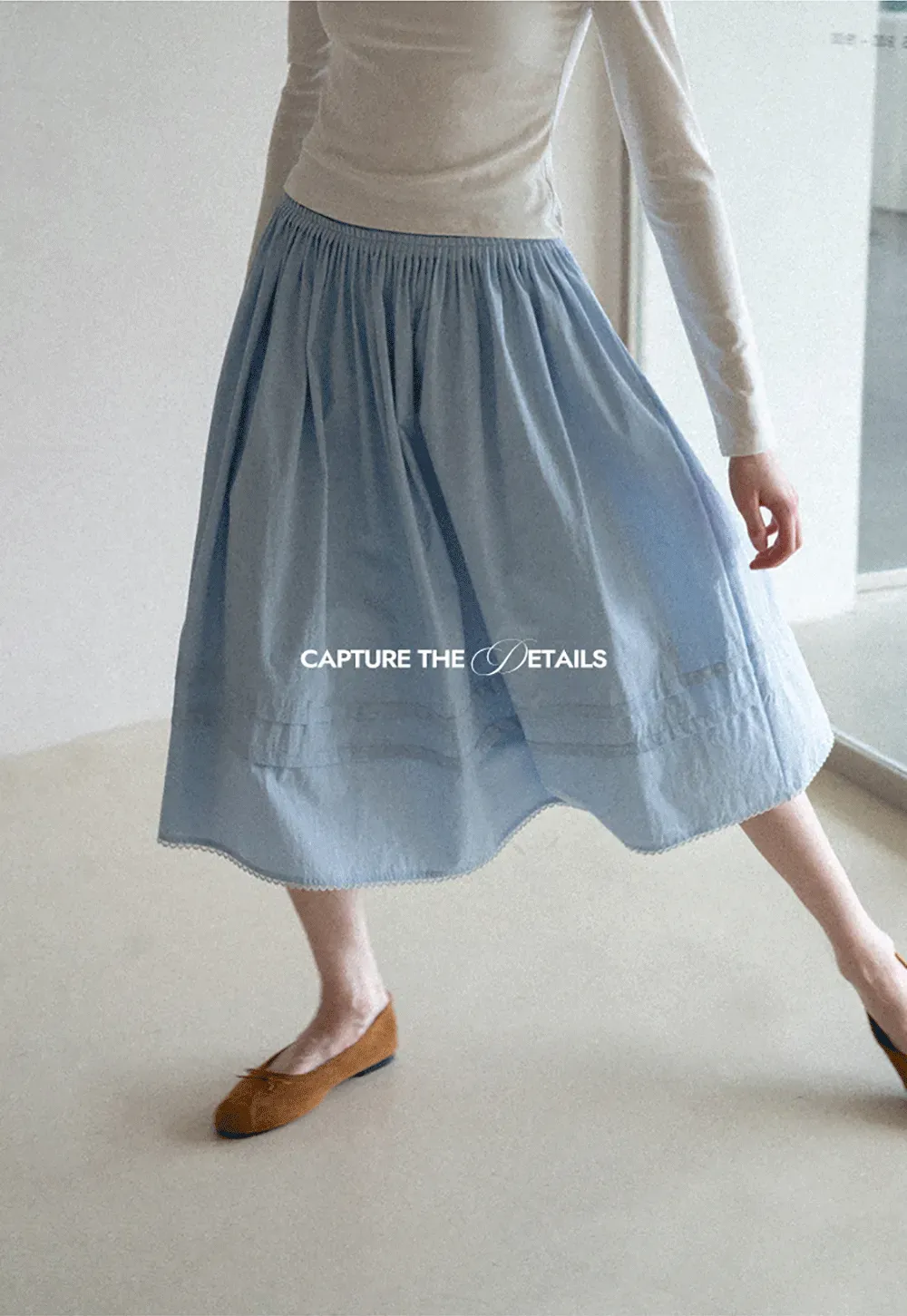 Lightweight pleated midi skirt with elastic waist