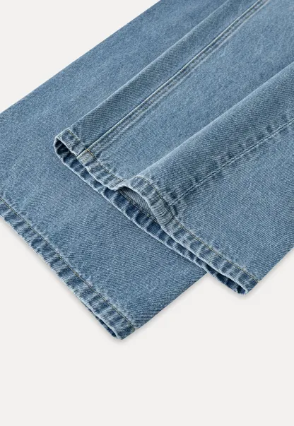 Wide leg denim jeans with high waist design