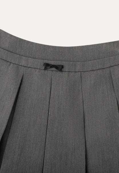 Pleated skirt with front bow detail