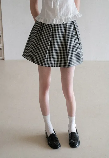 Plaid skirt with pleats and ruffled top