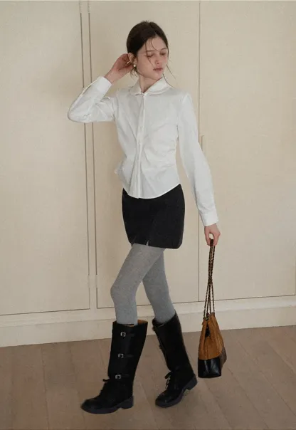 Elegant blouse with scalloped collar and long sleeves for versatile styling