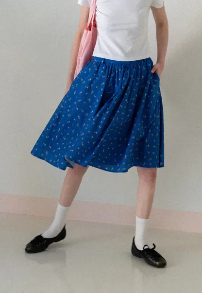 A-line skirt with floral print and elastic waist