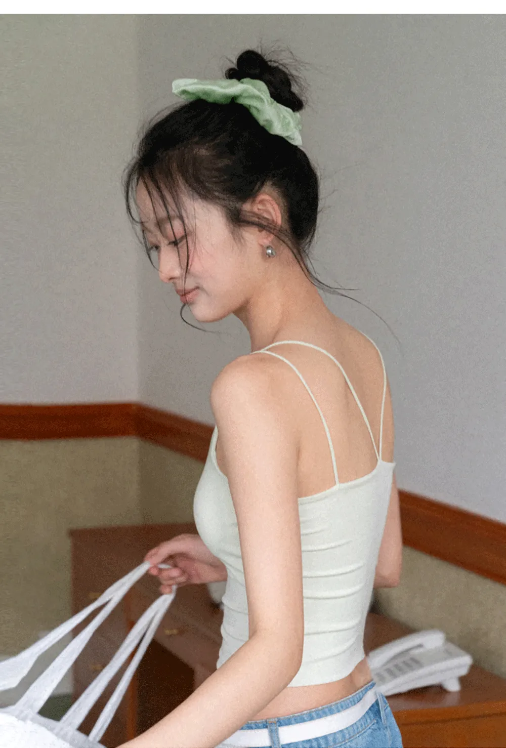 Thin strap scoop neck fitted tank top