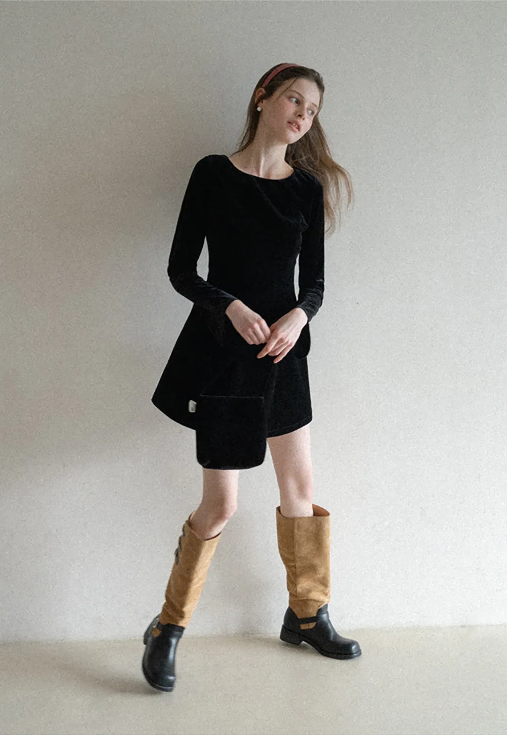 Elegant Velvet Mini Dress with Flared Sleeves