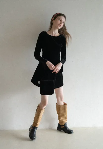 Elegant Velvet Mini Dress with Flared Sleeves