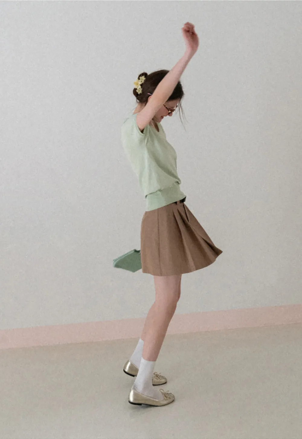 V Neck Short Sleeve Knit Sweater with Collar