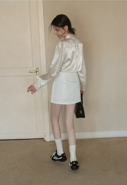 Elegant blouse with bow collar and long sleeves